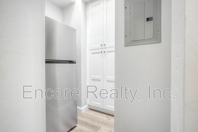 Building Photo - 303 3rd Ave