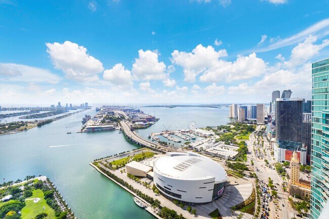 Building Photo - 900 Biscayne Blvd