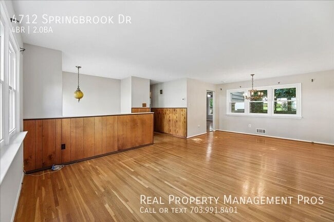 Building Photo - 4712 Springbrook Dr