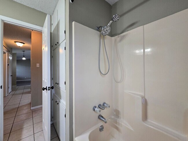 Building Photo - 1710 Joy Dr