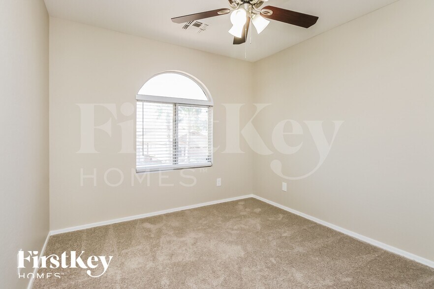 Building Photo - 4332 E Windsong Dr