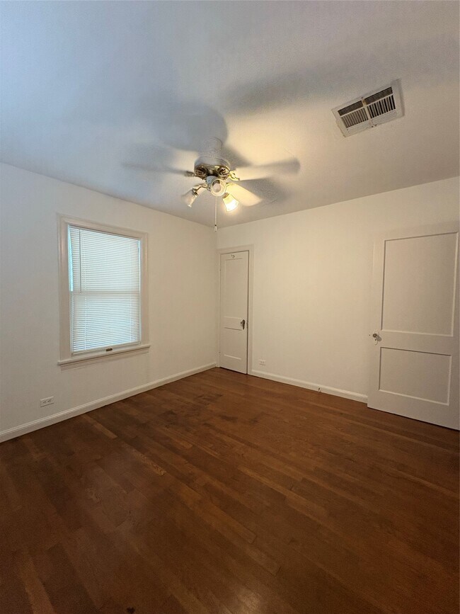 Building Photo - 2011 33rd St