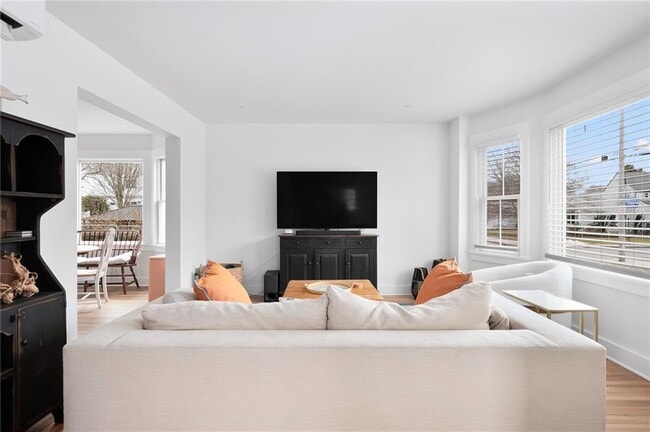 Building Photo - 69 Connection St