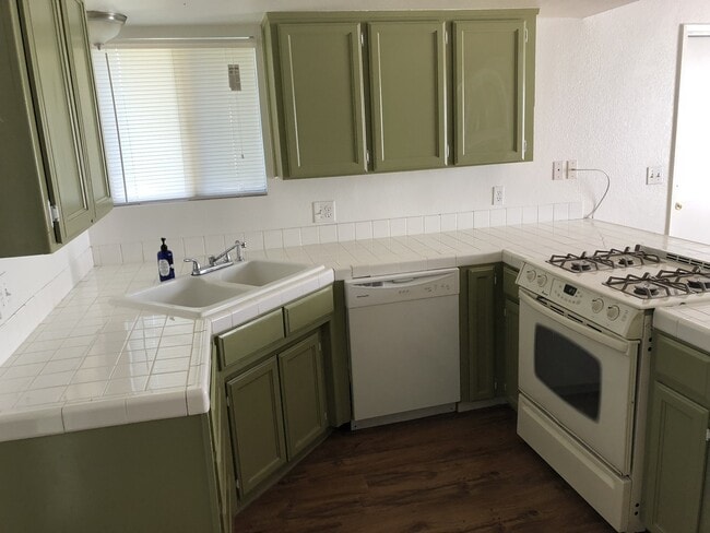 Building Photo - 1715 E Mary Ave