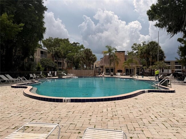 Building Photo - 3956 Versailles Dr