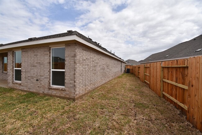 Building Photo - 6303 Golden Seaton Dr