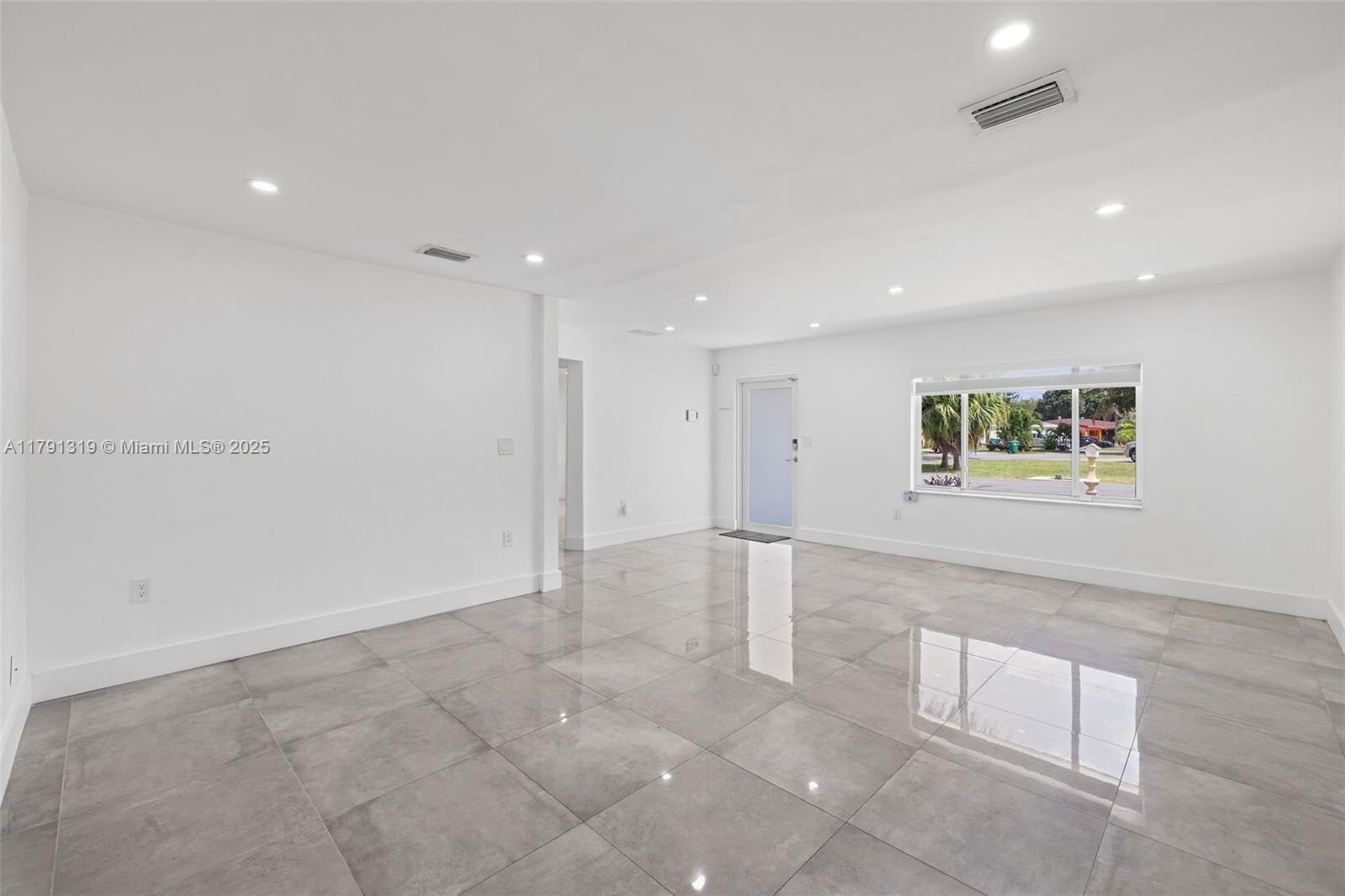 Building Photo - 6511 SW 31st St