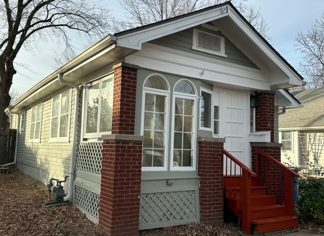 Building Photo - 126 S Willow Ave