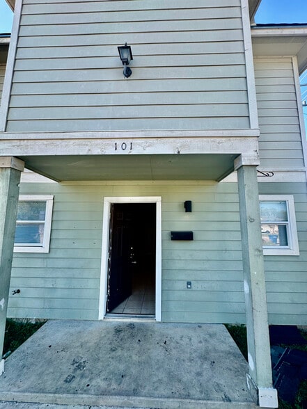 Primary Photo - 768 Avondale Ave