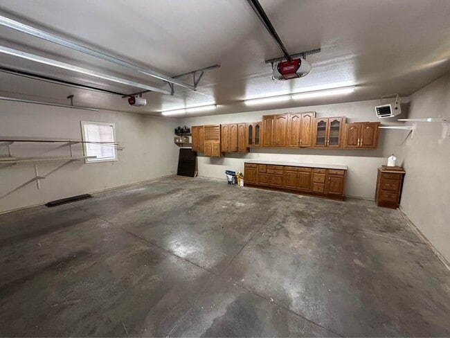 Building Photo - 600 W 26th St