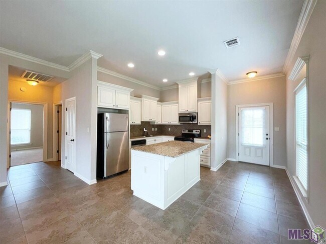 Building Photo - 1695 El Tigre Dr