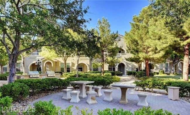 Building Photo - SOUTHWEST GATED 2-BED, 2-BATH FIRST-FLOOR ...