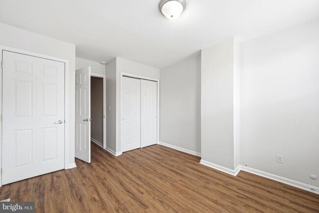 Building Photo - 928 N Bambrey St
