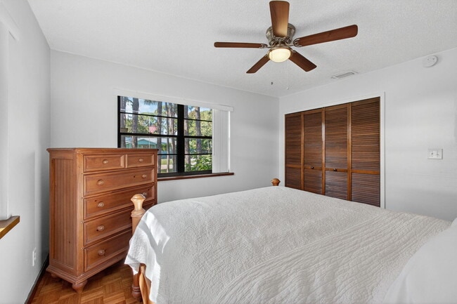 Building Photo - 6012 Hickory Dr