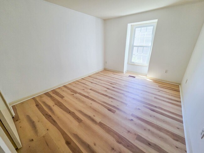 Building Photo - Fantastic 3br TownHome in highly sought Silver Spring Neighborhood - Available NOW!