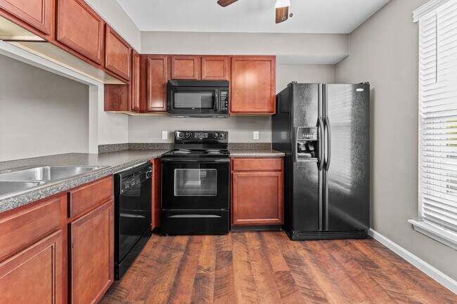 Building Photo - 1943 Greenpoint Dr