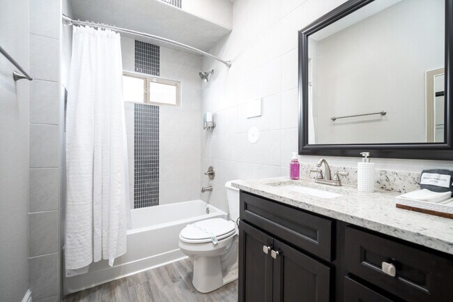 Building Photo - "Spacious 3-Bedroom Duplex with Granite Elegance in El Paso – 1469 Sq Ft of Modern Comfort!"