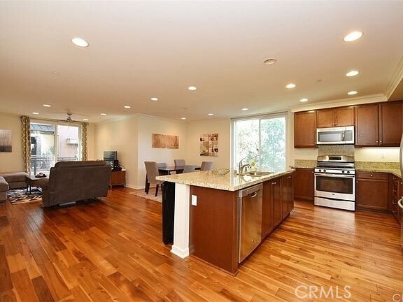 Building Photo - 533 Rockefeller