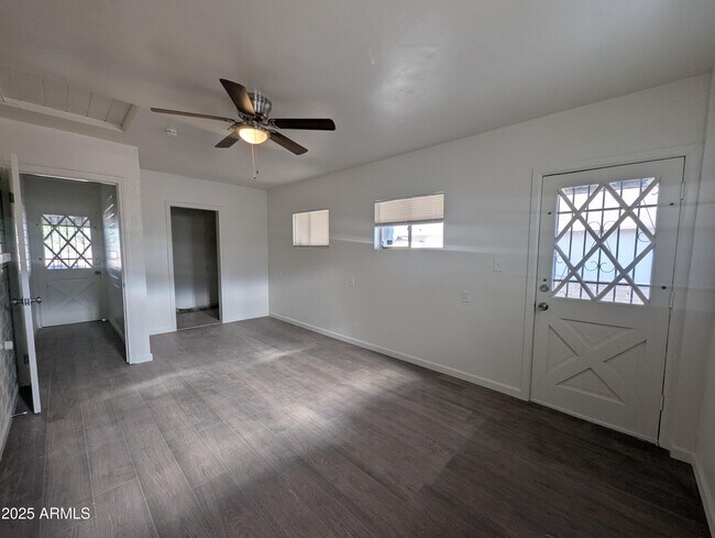 Building Photo - 1128 N Coolidge Ave