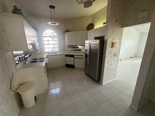 Building Photo - 5179 Europa Dr