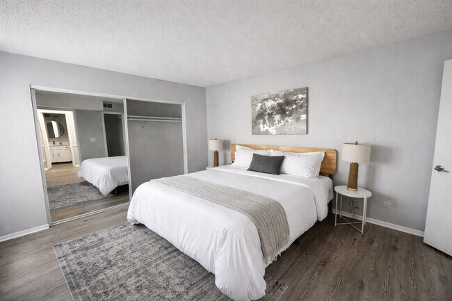 Building Photo - 505 N Rock Rd