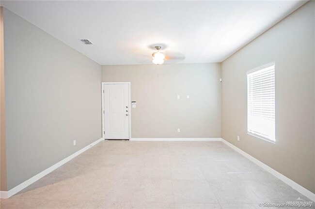 Building Photo - 10 Diamond W Ave