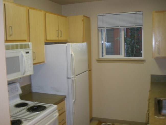 Building Photo - Hillside 411 Apartments - 1 bedroom