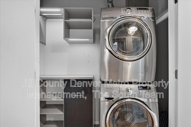 Building Photo - 3201 Shoshone St
