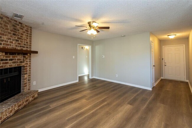 Building Photo - 4620 Glen Oaks Cir