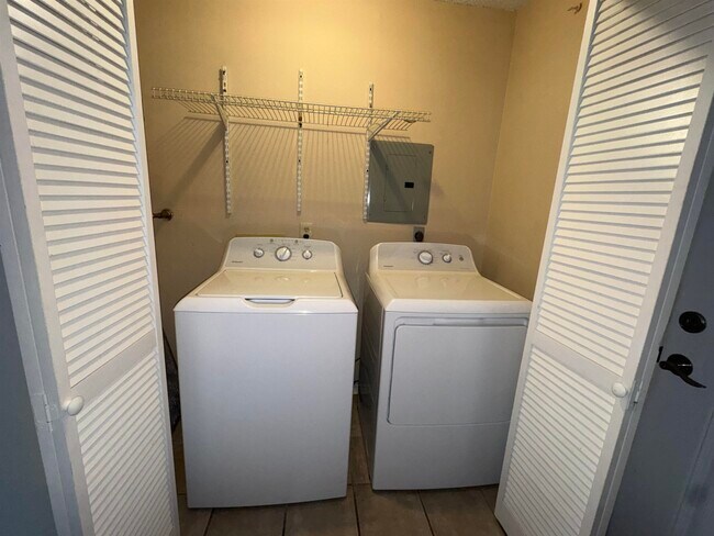 Building Photo - 1111 Shiloh Dr