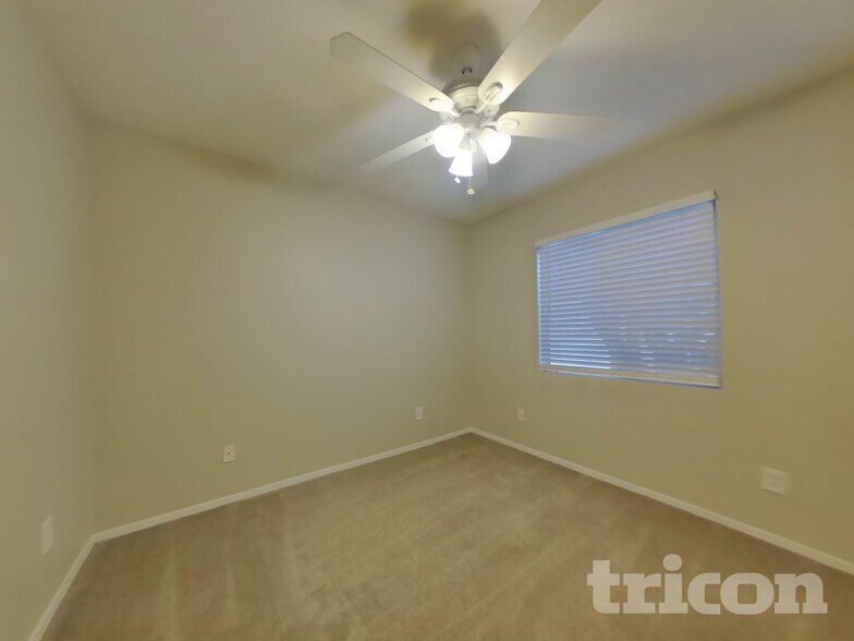 Building Photo - 18071 N 113th Ave