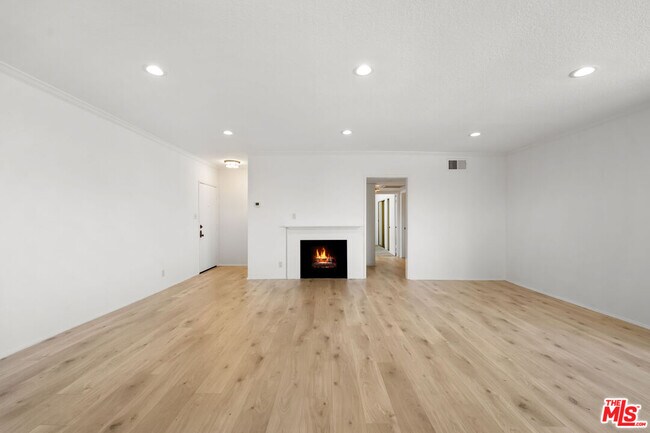 Building Photo - 222 7th St