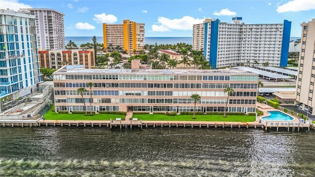 Building Photo - 401 N Riverside Dr
