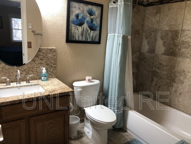 Building Photo - 2589 N Oakmont Dr