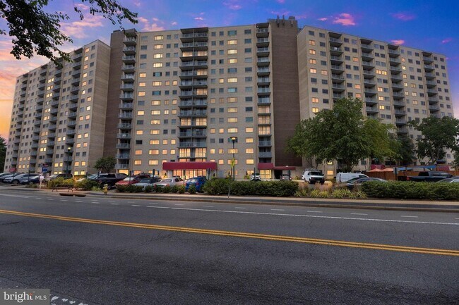 Building Photo - 2500 N Van Dorn St