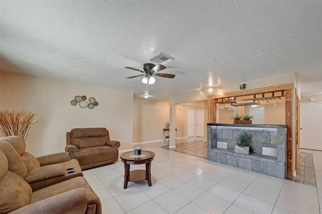 Building Photo - 10431 Odessa Dr