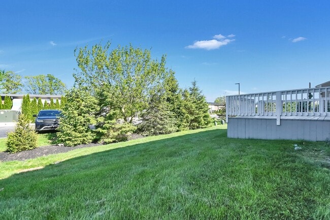 Building Photo - Spacious 3 Bedroom Home with Loft, Elegant...