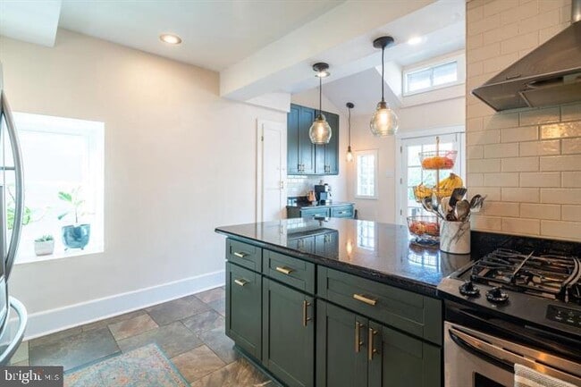 Building Photo - 229 Benezet St