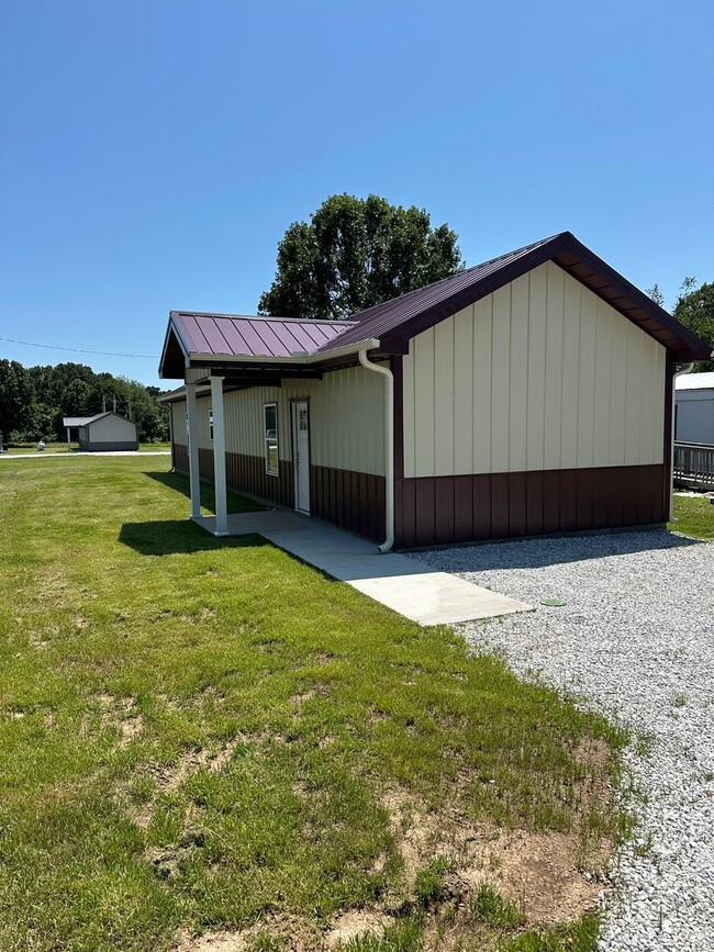 Building Photo - For lease: 3 Bed, 2 Bath Home Rural Neosho...