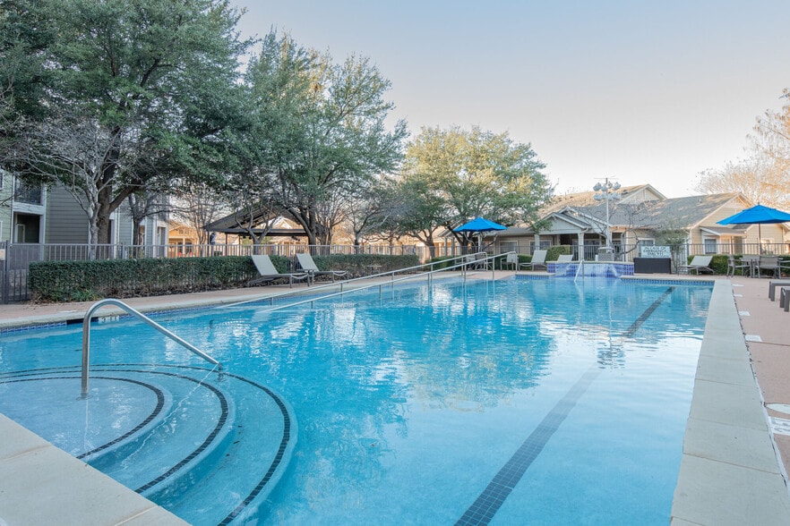 Building Photo - Mariposa River Bend 55+ Apartment Homes