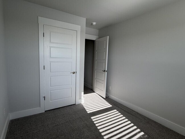 Building Photo - 4339 Majesty Dr