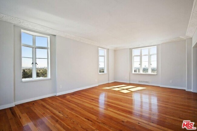 Building Photo - 1314 Hayworth Ave