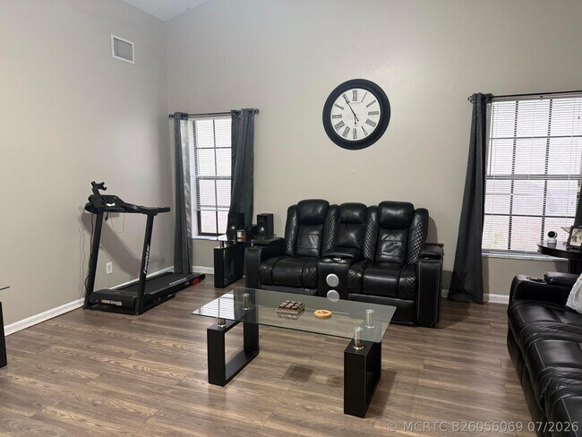 Building Photo - 13025 Meadowbreeze Dr