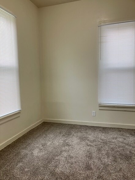 Building Photo - 319 W Nebraska Ave