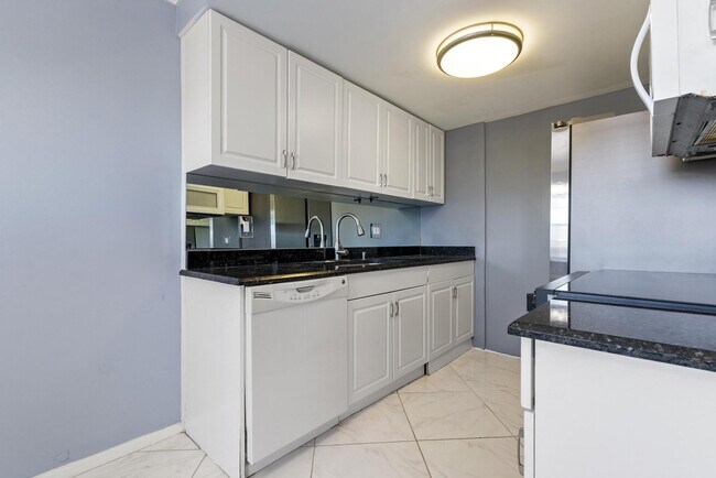 Building Photo - 4036 Cornwall B