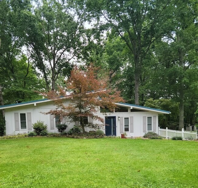 Building Photo - 117 Apple Cir
