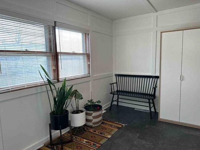 Building Photo - Spacious Main-Floor 2-Bedroom, 1.5-Bath Home