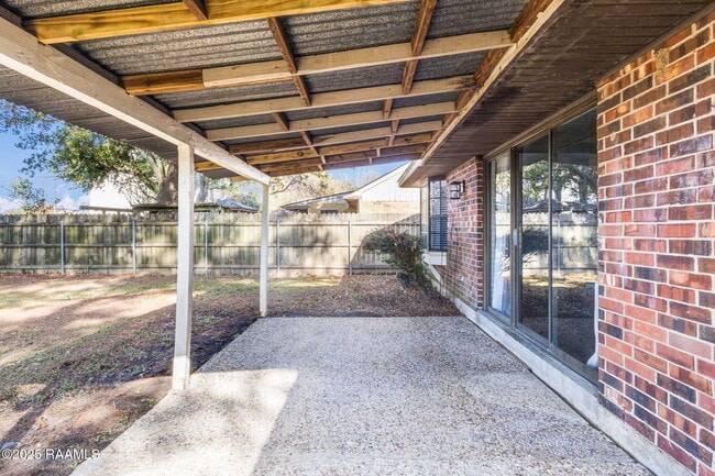 Building Photo - 103 Pinion Cir