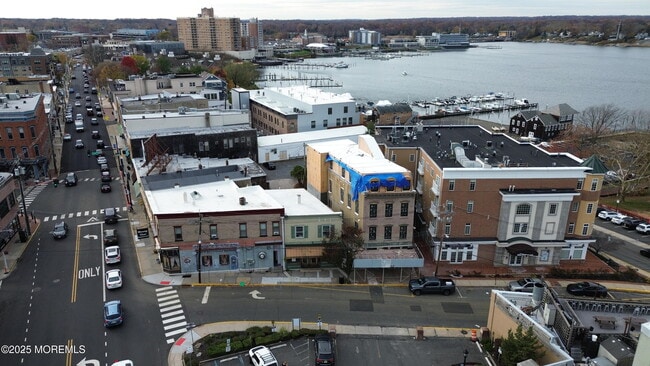 Building Photo - 5 Wharf Ave