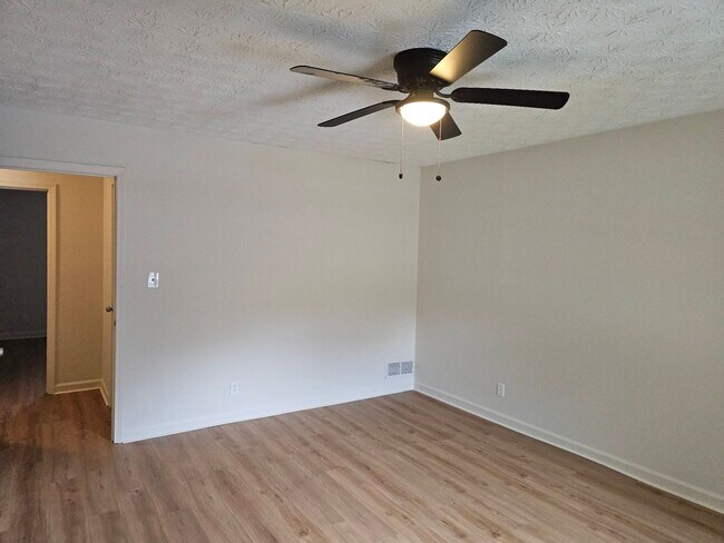 Building Photo - 490 S Jeff Davis Dr